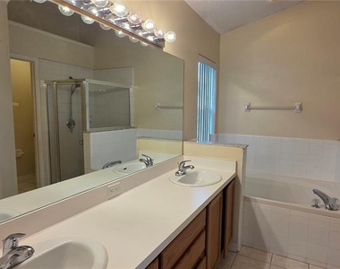 2546 Siena Way - Photo Thumbnail 32