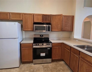 2546 Siena Way - Photo Thumbnail 16