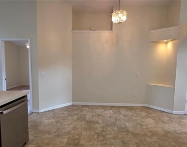 2546 Siena Way - Photo Thumbnail 18