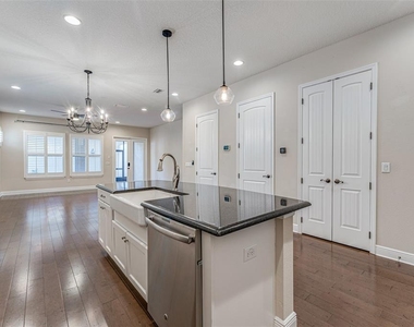 213 S Westland Avenue - Photo Thumbnail 14