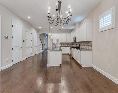 213 S Westland Avenue - Photo Thumbnail 16