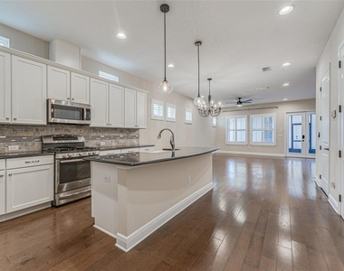 213 S Westland Avenue - Photo Thumbnail 9
