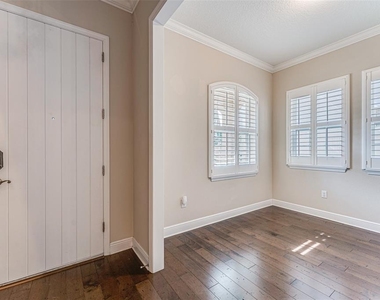 213 S Westland Avenue - Photo Thumbnail 4