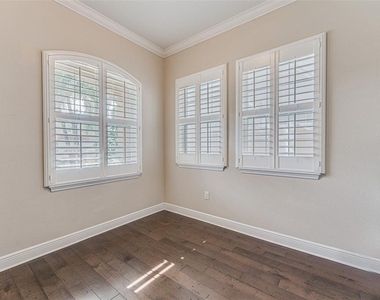 213 S Westland Avenue - Photo Thumbnail 6
