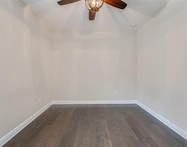 213 S Westland Avenue - Photo Thumbnail 44
