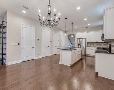 213 S Westland Avenue - Photo Thumbnail 17