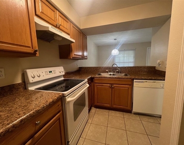 3019 Bonaventure Circle - Photo Thumbnail 8