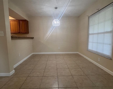 3019 Bonaventure Circle - Photo Thumbnail 3