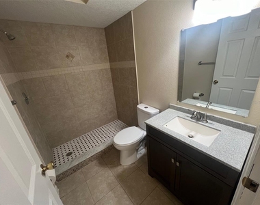 3019 Bonaventure Circle - Photo Thumbnail 16