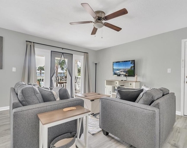 102 Pompano Drive Se - Photo Thumbnail 4