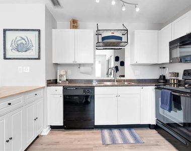 102 Pompano Drive Se - Photo Thumbnail 11
