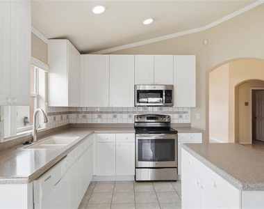 2819 Maguire Drive - Photo Thumbnail 12