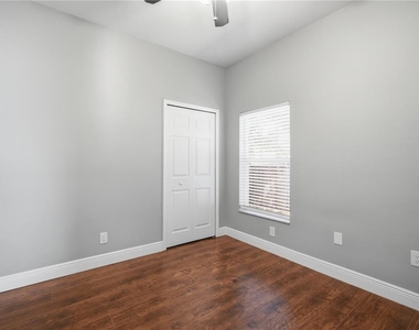7605 N Dixon Avenue - Photo Thumbnail 16