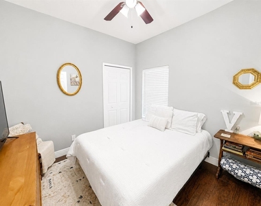 7605 N Dixon Avenue - Photo Thumbnail 13