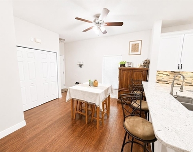7605 N Dixon Avenue - Photo Thumbnail 9