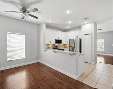 7605 N Dixon Avenue - Photo Thumbnail 11