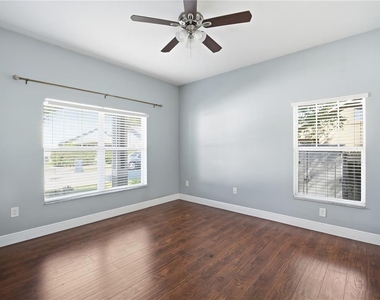 7605 N Dixon Avenue - Photo Thumbnail 21
