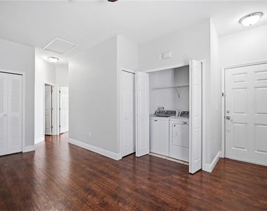 7605 N Dixon Avenue - Photo Thumbnail 14