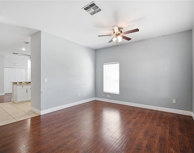 7605 N Dixon Avenue - Photo Thumbnail 20