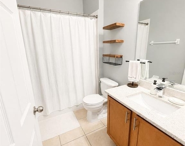 7605 N Dixon Avenue - Photo Thumbnail 11