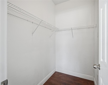 7605 N Dixon Avenue - Photo Thumbnail 7