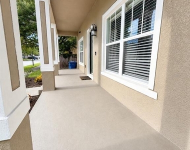 7605 N Dixon Avenue - Photo Thumbnail 2