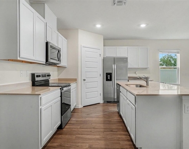3377 Wakefield Drive - Photo Thumbnail 6