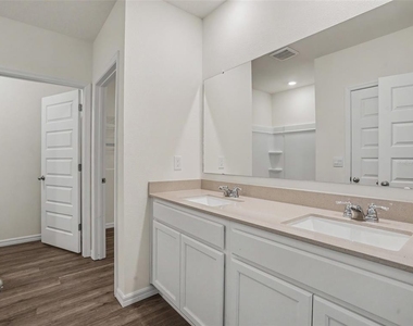 3377 Wakefield Drive - Photo Thumbnail 10