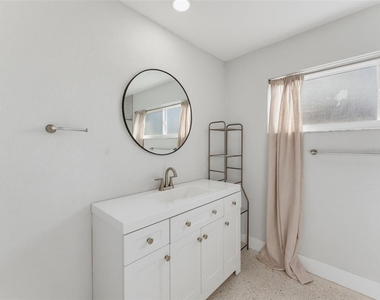 4044 Headsail Drive - Photo Thumbnail 20