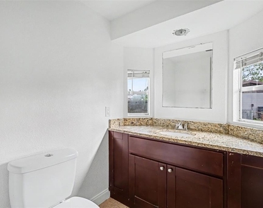 913 Lytle Street Sw - Photo Thumbnail 9