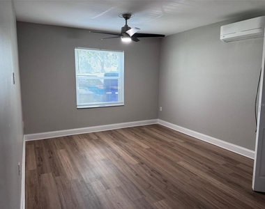 908 Silver Ridge Way - Photo Thumbnail 10