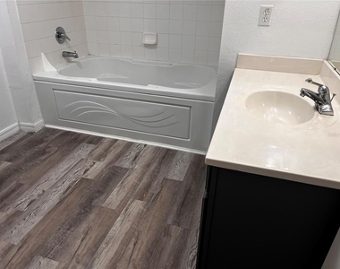 4006 Santa Maria Drive - Photo Thumbnail 7
