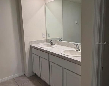 8735 Sw 46th Avenue - Photo Thumbnail 2