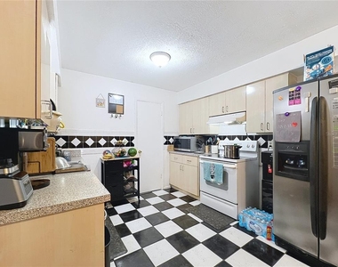 272 Florida Parkway - Photo Thumbnail 10