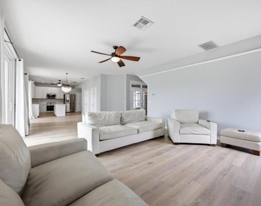 110 Burrell Circle - Photo Thumbnail 9
