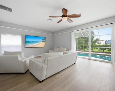110 Burrell Circle - Photo Thumbnail 8