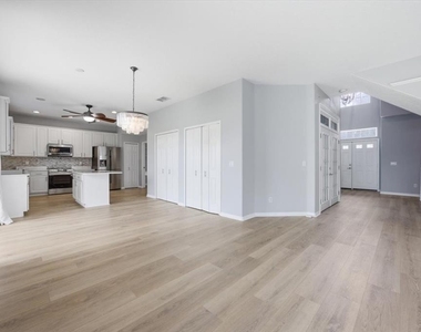 110 Burrell Circle - Photo Thumbnail 10