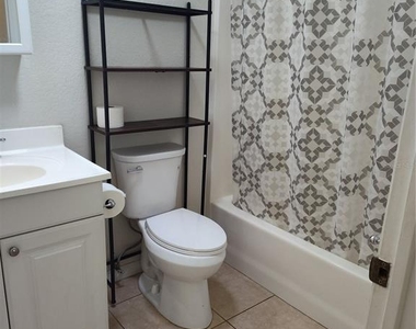 14165 Sw 20th Place - Photo Thumbnail 7