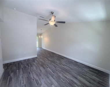 23 Oak Circle - Photo Thumbnail 6