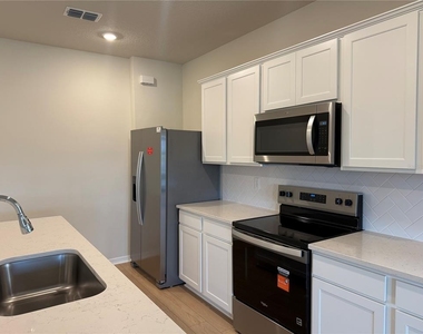 10650 Evening Star Street - Photo Thumbnail 3