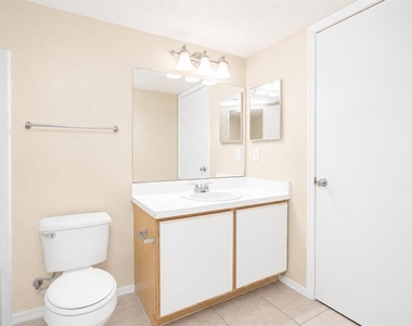 2208 Antigua Place - Photo Thumbnail 7