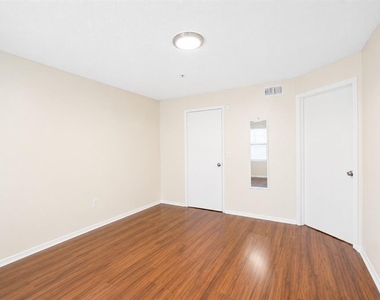 2208 Antigua Place - Photo Thumbnail 4