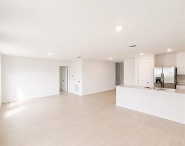 427 Artemis Street - Photo Thumbnail 5