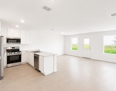 427 Artemis Street - Photo Thumbnail 3