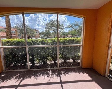 5475 Vineland Road - Photo Thumbnail 8