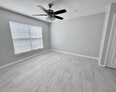 5475 Vineland Road - Photo Thumbnail 14