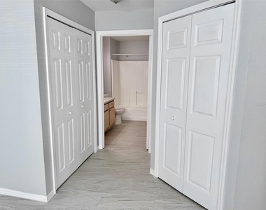 5475 Vineland Road - Photo Thumbnail 15