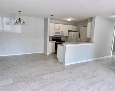 5475 Vineland Road - Photo Thumbnail 3