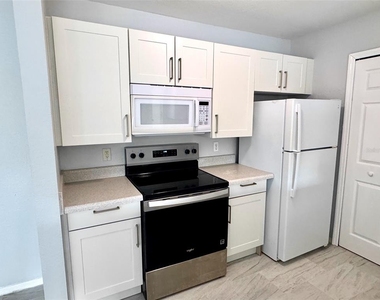 5475 Vineland Road - Photo Thumbnail 5