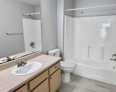 5475 Vineland Road - Photo Thumbnail 16